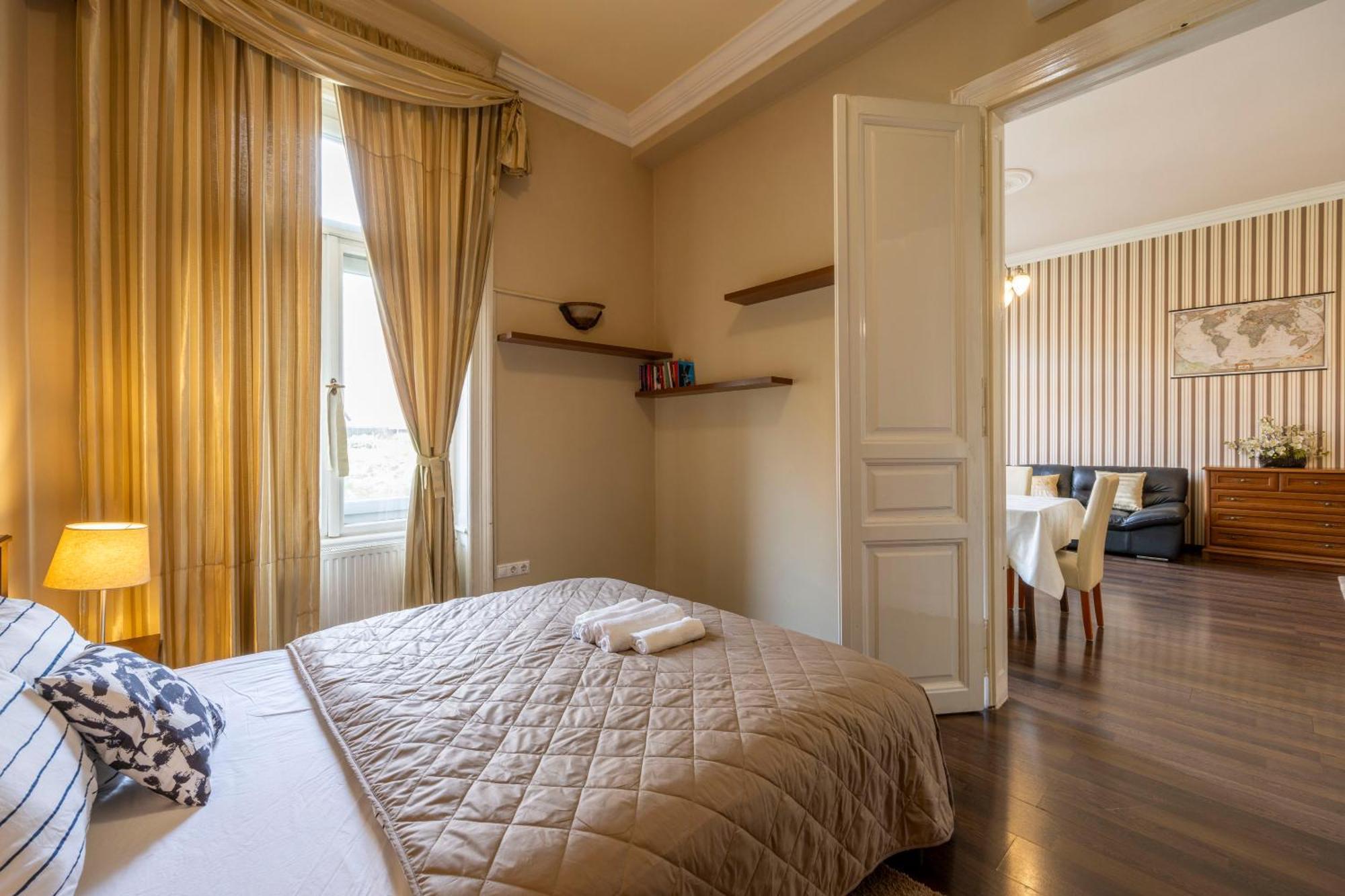 Warm & Cozy Central Home By Anna Budapest Kültér fotó